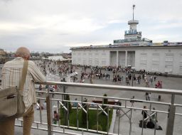 People are dancing waltz