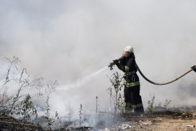 Extinguishing a large-scale fire