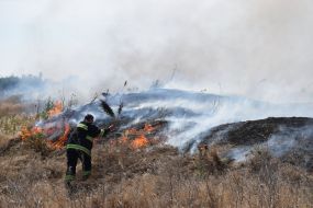 Extinguishing a large-scale fire