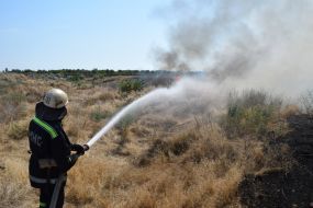 Extinguishing a large-scale fire