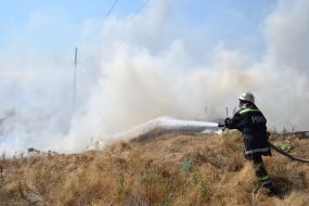 Extinguishing a large-scale fire