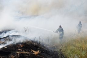 Extinguishing a large-scale fire