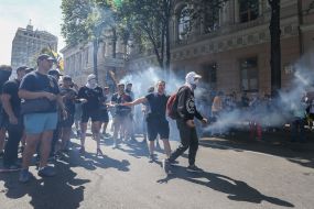 Активисты бросают файеры