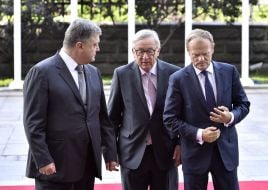 Petr Poroshenko, Donald Tusk and Jean-Claude Juncker
