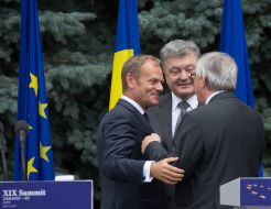 Petr Poroshenko, Donald Tusk and Jean-Claude Juncker