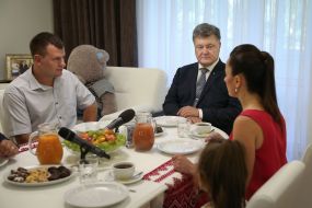 Petro Poroshenko visited the family of Major Dmitry Merzlikin