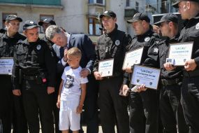 Petro Poroshenko during the transfer of cars for the police
