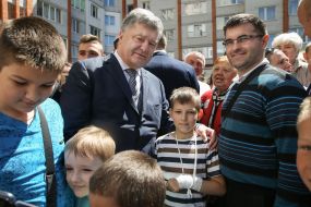 Petro Poroshenko communicates with the inhabitants of Ternopil