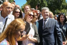 Petro Poroshenko communicates with the inhabitants of Ternopil