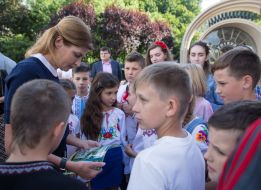 Marina Poroshenko met with children from the front-line territories