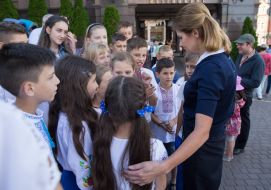 Marina Poroshenko met with children from the front-line territories