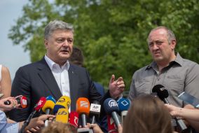 Petro Poroshenko and Georgi Margvelashvili on the line of delimitation