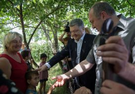 Petro Poroshenko and Georgi Margvelashvili on the line of delimitation