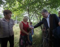 Petro Poroshenko on the line of delimitation