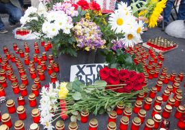 Lampposts with candles and flowers