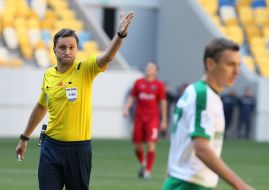 Referee Mykola Balakin