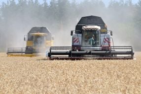 Комбайн в поле