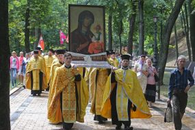The procession of the UOC-KP