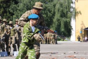 Demonstration classes for combat training