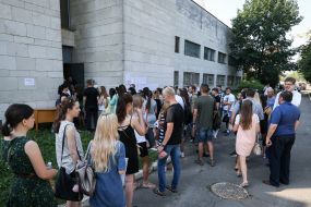 Entrants in the queue