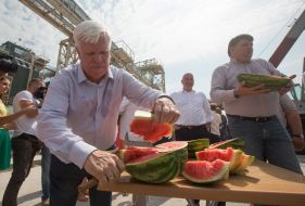 Alex Vadatursky cut watermelon