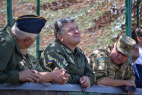 Петро Порошенко та  Віктор Муженко 