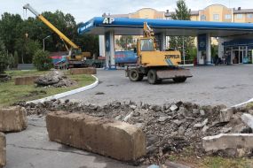 Dismantling of an illegal gas station