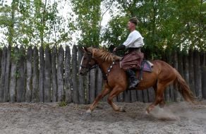 Артисты конного театра "Запорожские казаки"