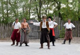 Артисты конного театра "Запорожские казаки"