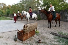Артисты конного театра "Запорожские казаки"