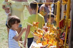 Products of folk artists at the fair-sale