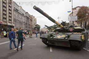 Выставка военной техники "Мощь непокоренных"