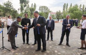 Открытие обновленного здания театра в Луганске