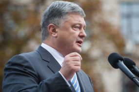 Petro Poroshenko at an exhibition of weapons and military equipment
