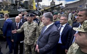 Petro Poroshenko at an exhibition of weapons and military equipment