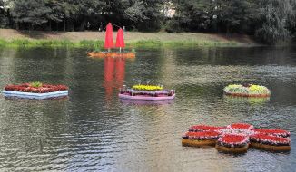 Floating flower beds