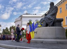 Laying flowers to the monument to Mikhail Hrushevsky