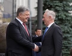 Petro Poroshenko and James Matthews