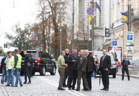 Sergei Knyazev, Alexander Turchinov and Serhiy Yarovyy at the scene of the explosion