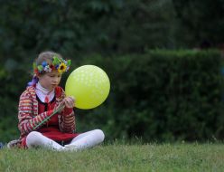 The girl holds the balloon