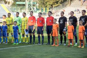 Match between FC "Mariupol" and team of veterans of football