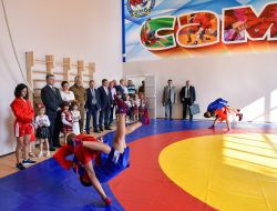 Petro Poroshenko at the gymnasium of the school