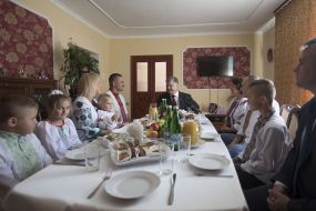 Petro Poroshenko visited a large family