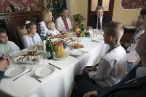 Petro Poroshenko visited a large family