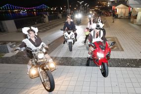 The participants of the "moto travel in school uniform"