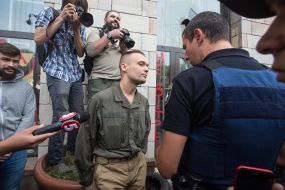Dmitry Riznichenko communicates with the policeman