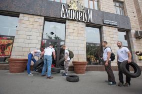 Activists are laying tires near the store "Emporium"