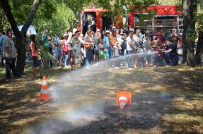 Rescuer demonstrates the supply of water to extinguish a conditional fire