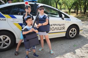 Children near the police car