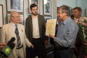 The diploma is handed to Oleg Burbovsky